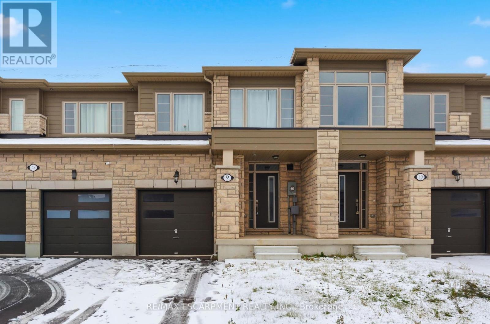 9 Admiral Road, Welland, Ontario  L3B 0H3 - Photo 3 - X12606424