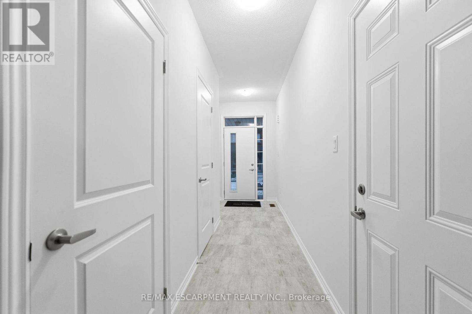 9 Admiral Road, Welland, Ontario  L3B 0H3 - Photo 6 - X12606424