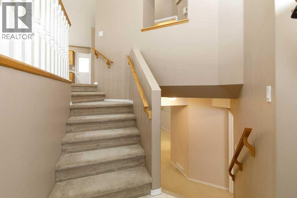 207 Lancaster Drive, Red Deer, Alberta  T4R 2R4 - Photo 3 - A2273534