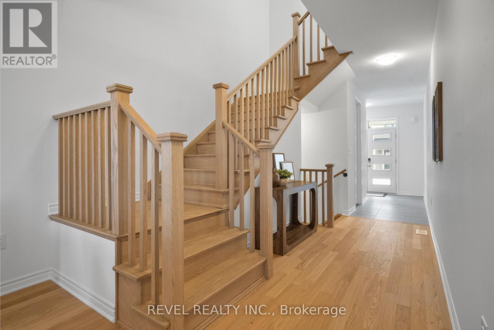 1545 Rothbury Crescent, Milton, Ontario  L9T 7E9 - Photo 2 - W12606348