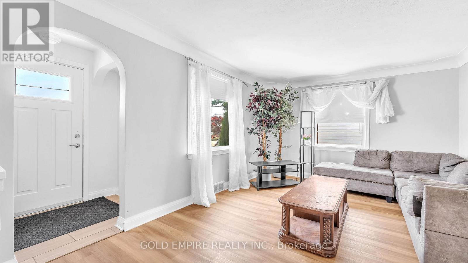 157 Chestnut Street, St. Thomas, Ontario  N5R 2B3 - Photo 2 - X12606524