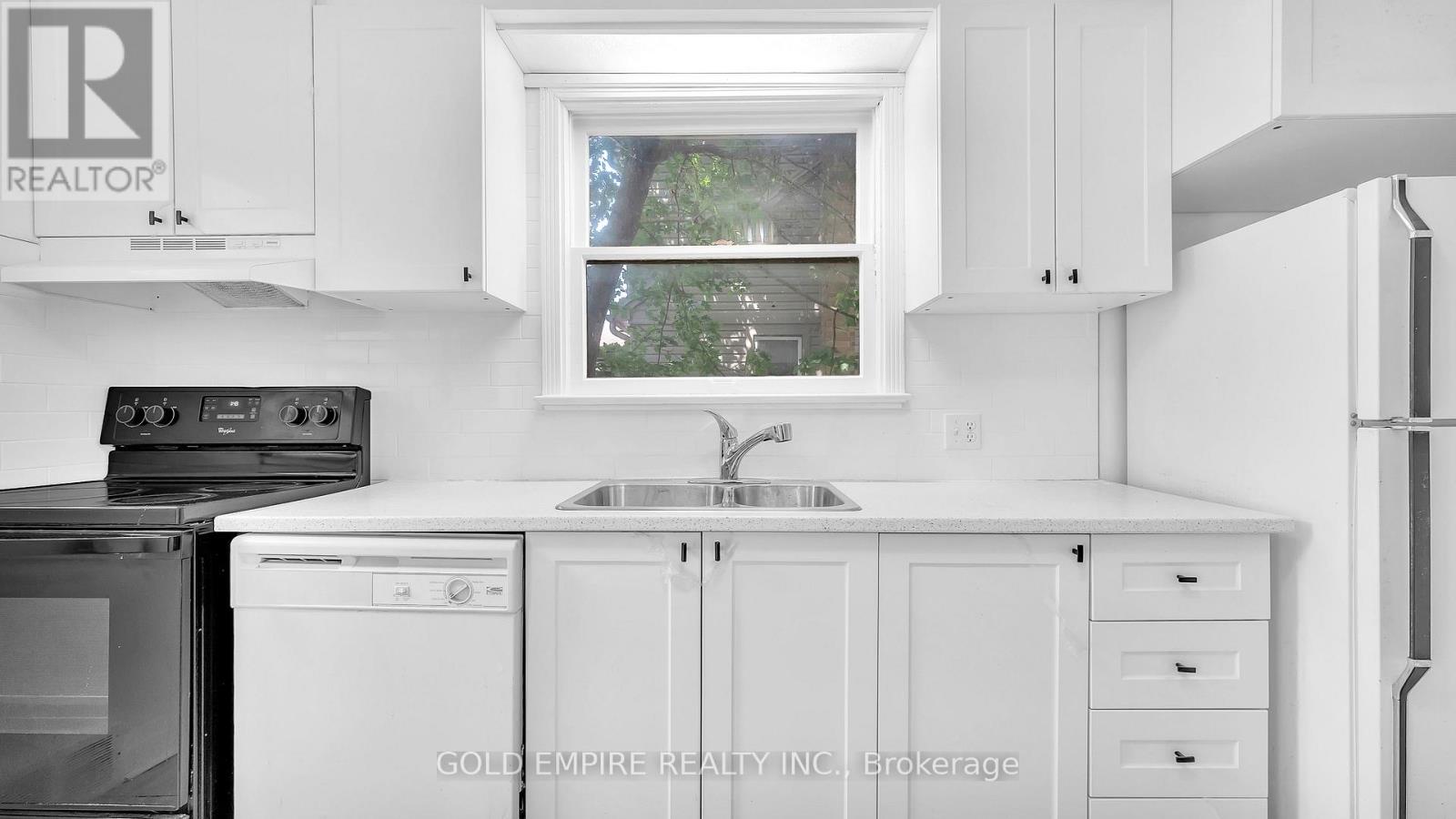 157 Chestnut Street, St. Thomas, Ontario  N5R 2B3 - Photo 6 - X12606524