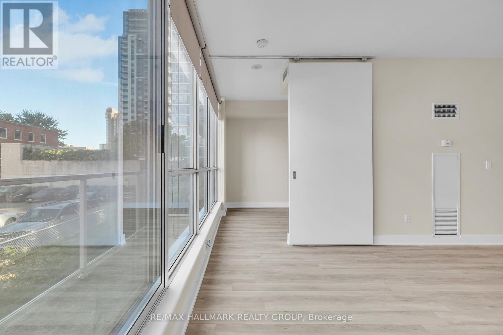 210 - 180 York Street, Ottawa, Ontario  K1N 1J6 - Photo 12 - X12606526