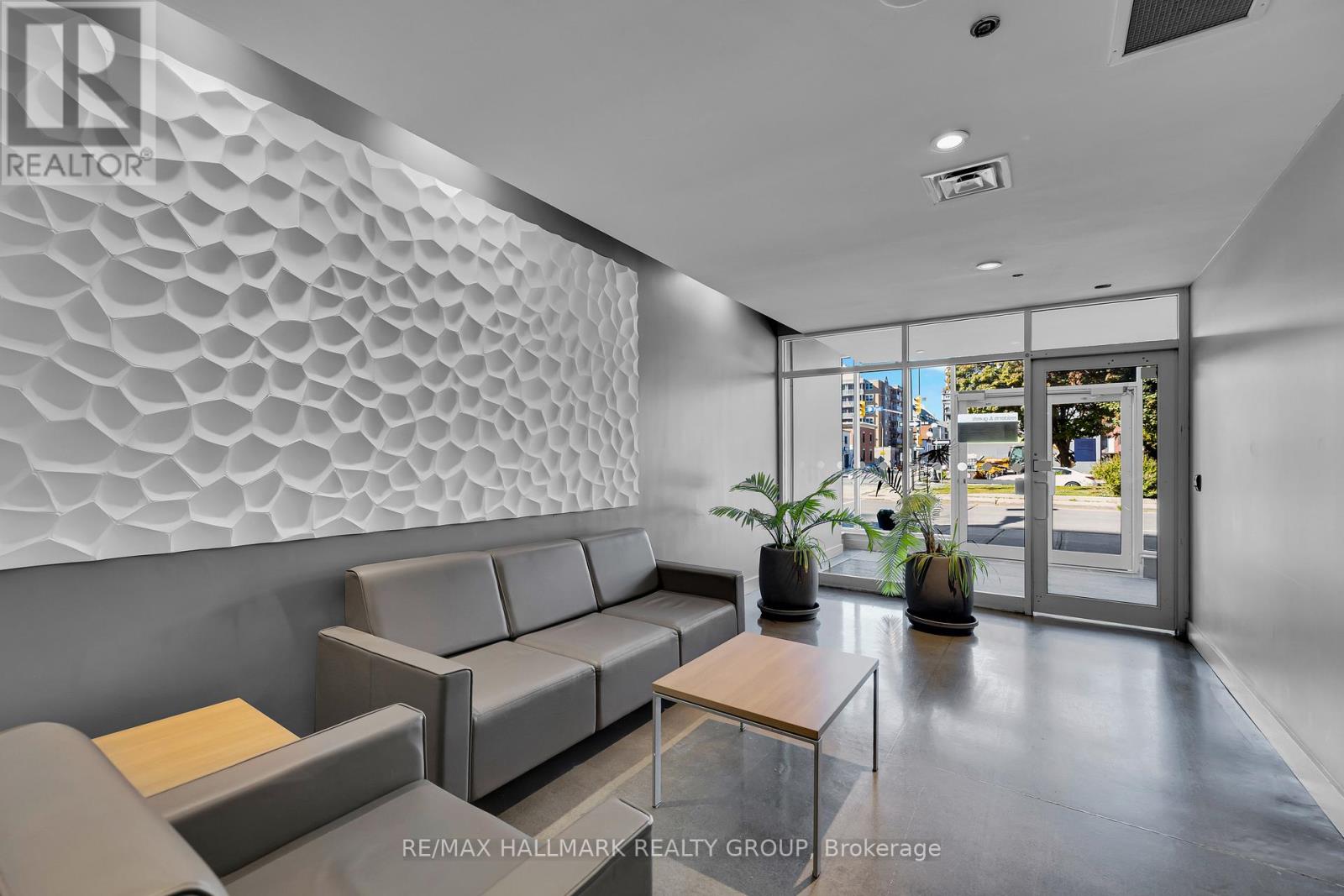 210 - 180 York Street, Ottawa, Ontario  K1N 1J6 - Photo 2 - X12606526