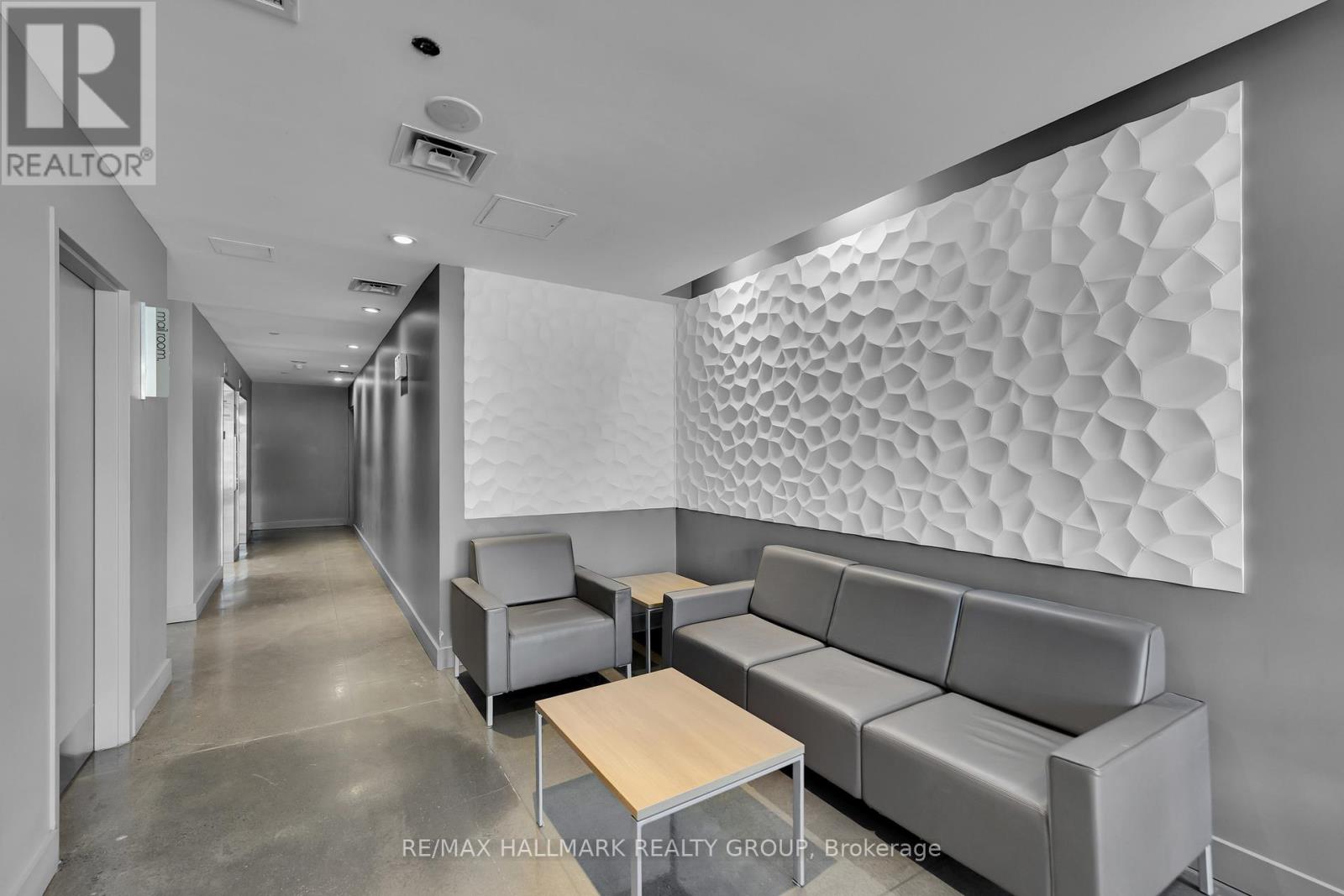 210 - 180 York Street, Ottawa, Ontario  K1N 1J6 - Photo 3 - X12606526