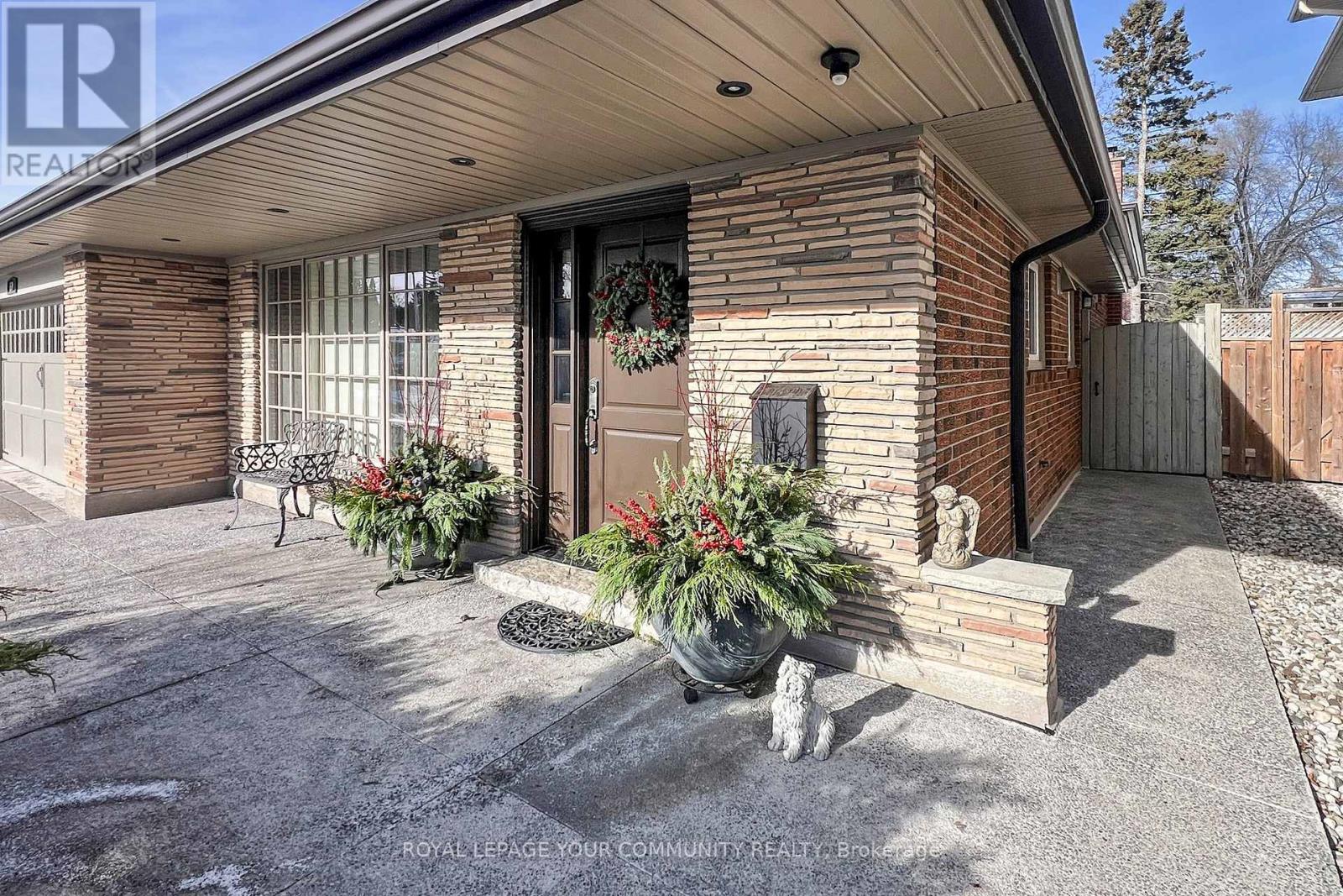 67 Fred Varley Drive, Markham, Ontario L3R 1S6 - Photo 2 - N12605146