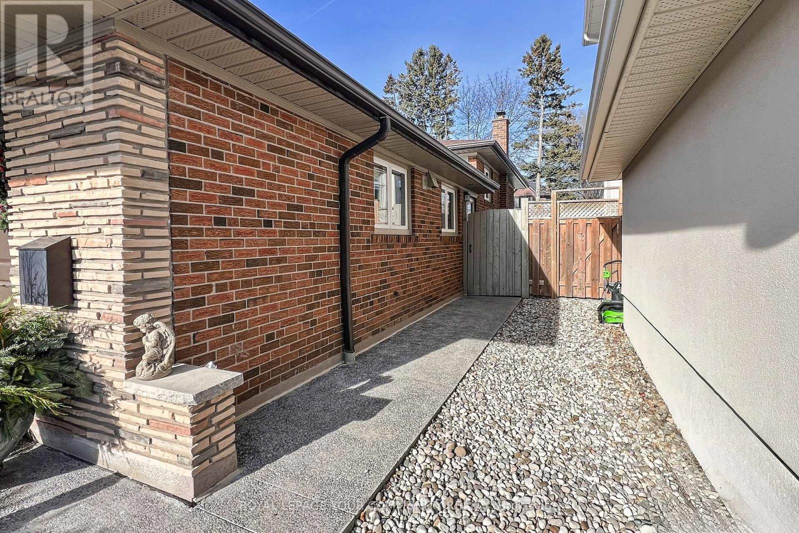 67 Fred Varley Drive, Markham, Ontario L3R 1S6 - Photo 49 - N12605146