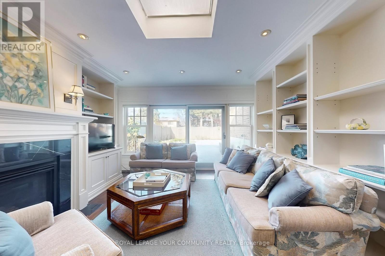 67 Fred Varley Drive, Markham, Ontario L3R 1S6 - Photo 3 - N12605146