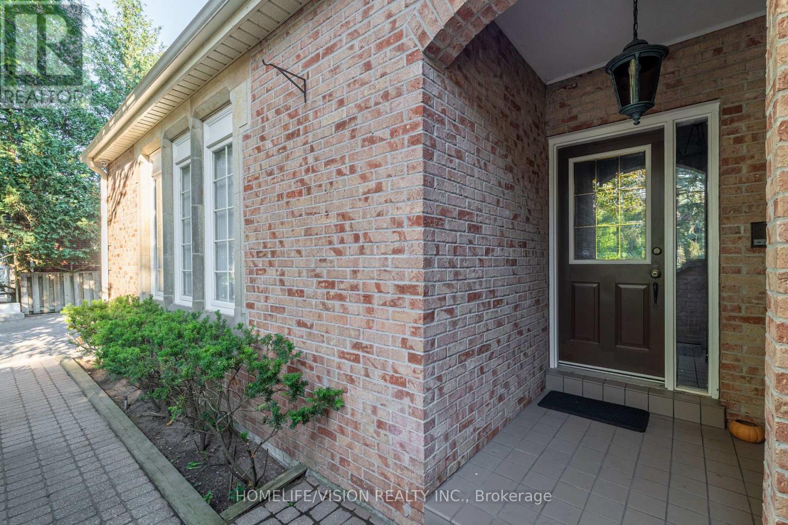 15 Daffodil Avenue, Markham, Ontario  L3T 1N2 - Photo 5 - N12604612