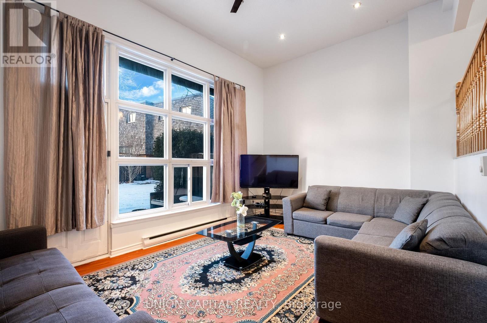 9 Briar Path, Brampton, Ontario  L6T 2A2 - Photo 3 - W12605924