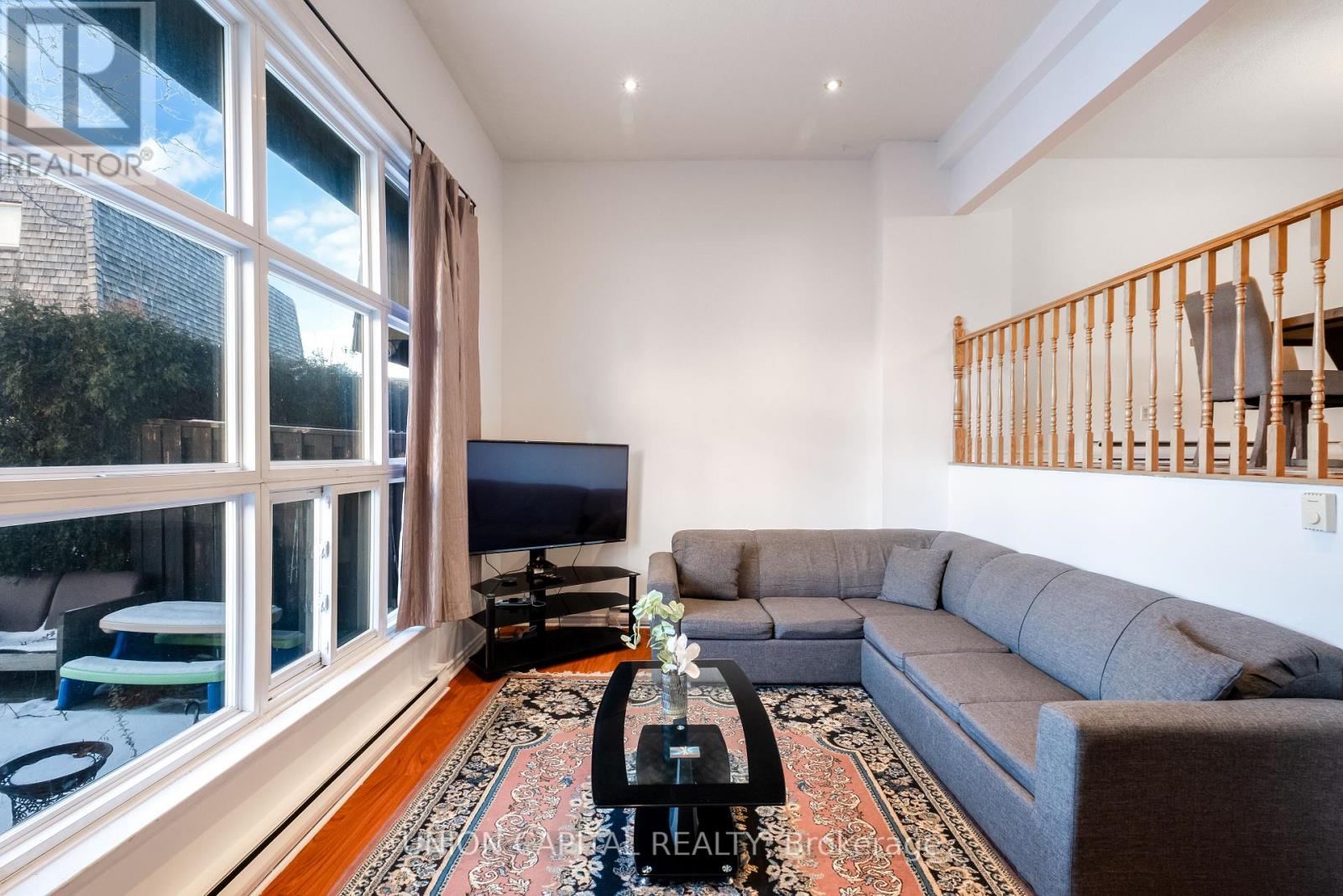 9 Briar Path, Brampton, Ontario  L6T 2A2 - Photo 4 - W12605924