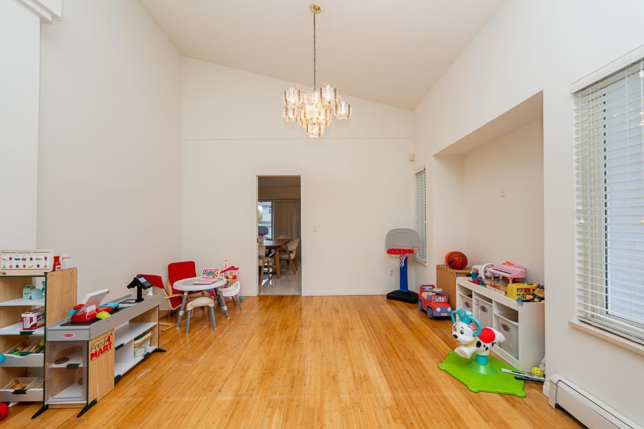 10132 156th Street, Surrey, British Columbia  V3R 4L5 - Photo 4 - R3072552