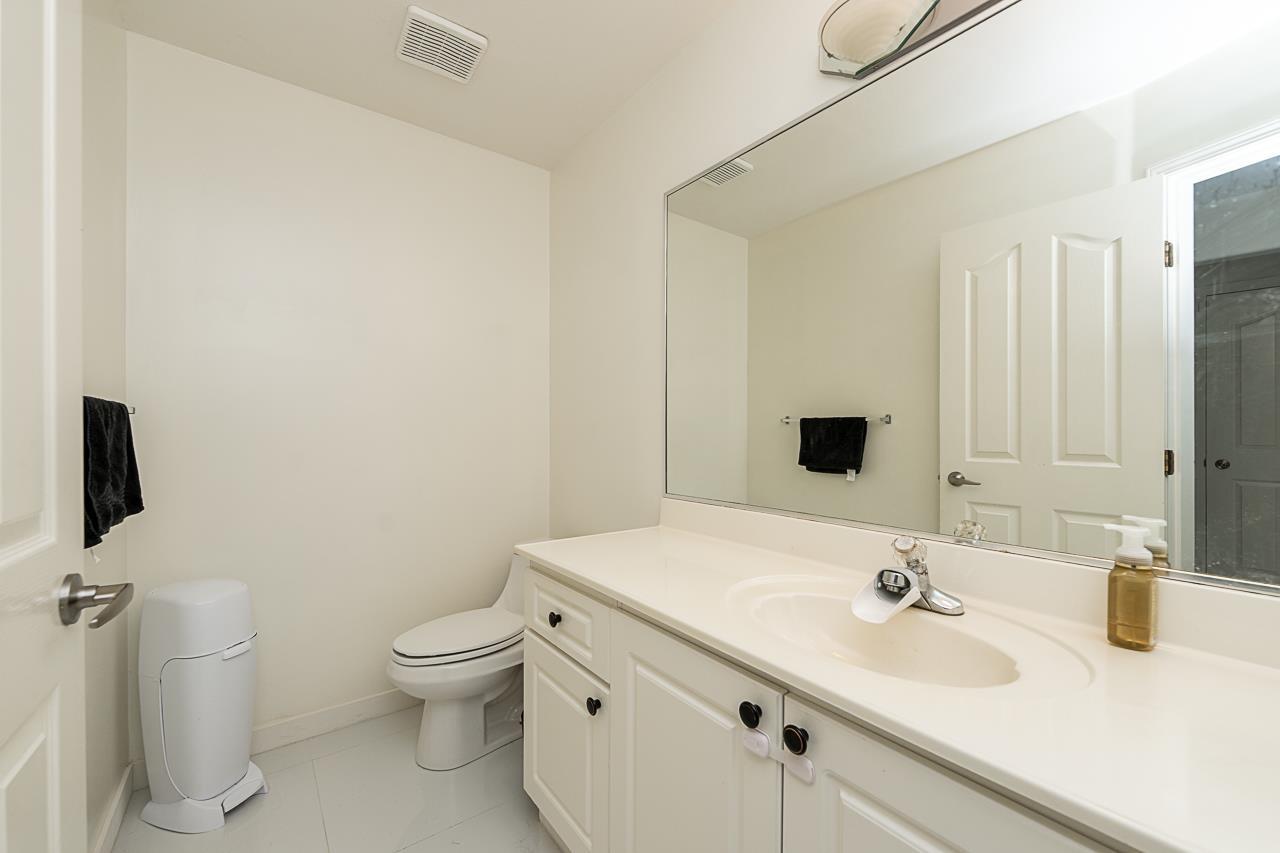 10132 156th Street, Surrey, British Columbia  V3R 4L5 - Photo 5 - R3072552