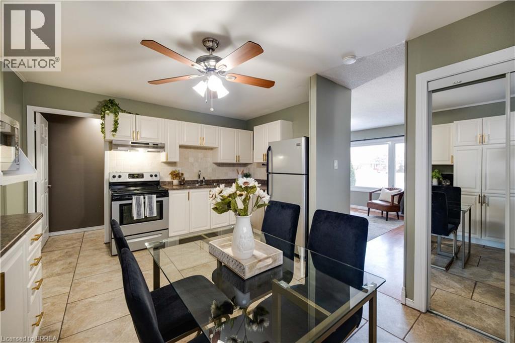 61 Woodlawn Avenue, Brantford, Ontario  N3V 1A6 - Photo 2 - 40792122