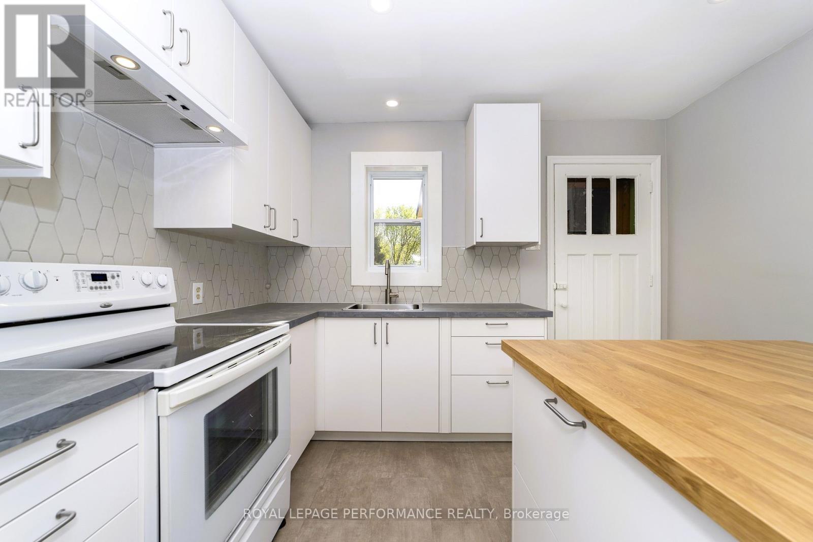 A - 17 Springfield Road, Ottawa, Ontario  K1M 1C8 - Photo 6 - X12606614