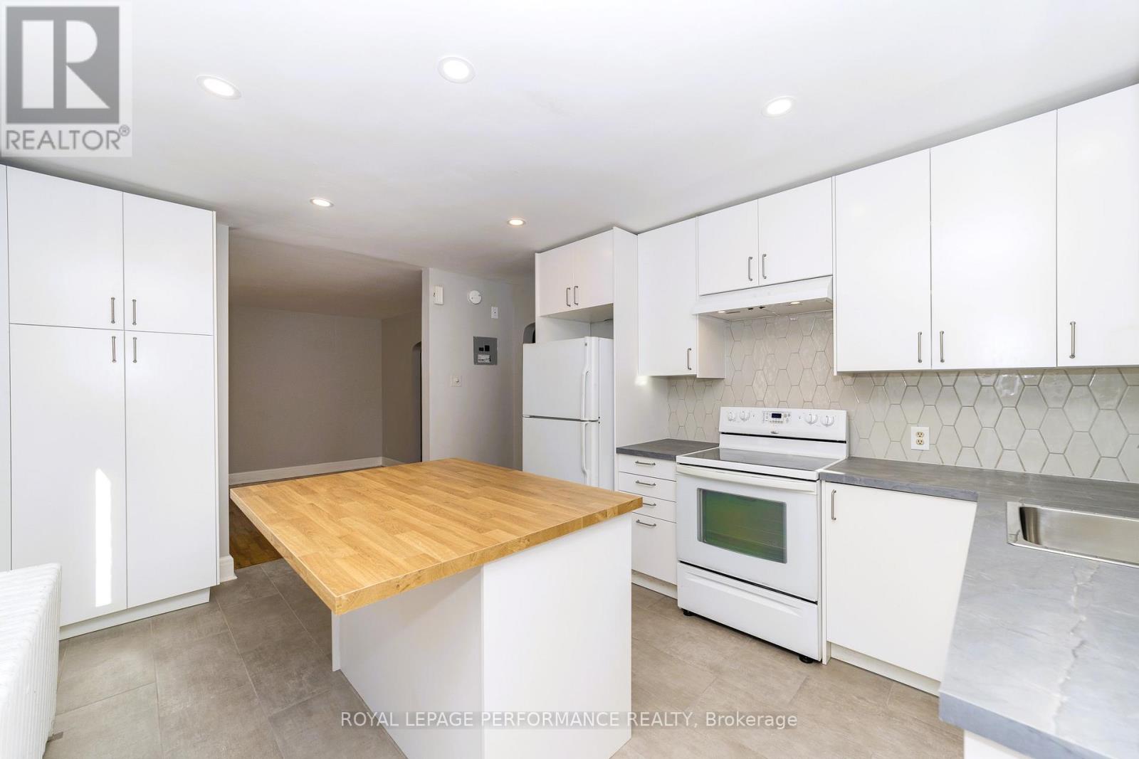 A - 17 Springfield Road, Ottawa, Ontario  K1M 1C8 - Photo 7 - X12606614