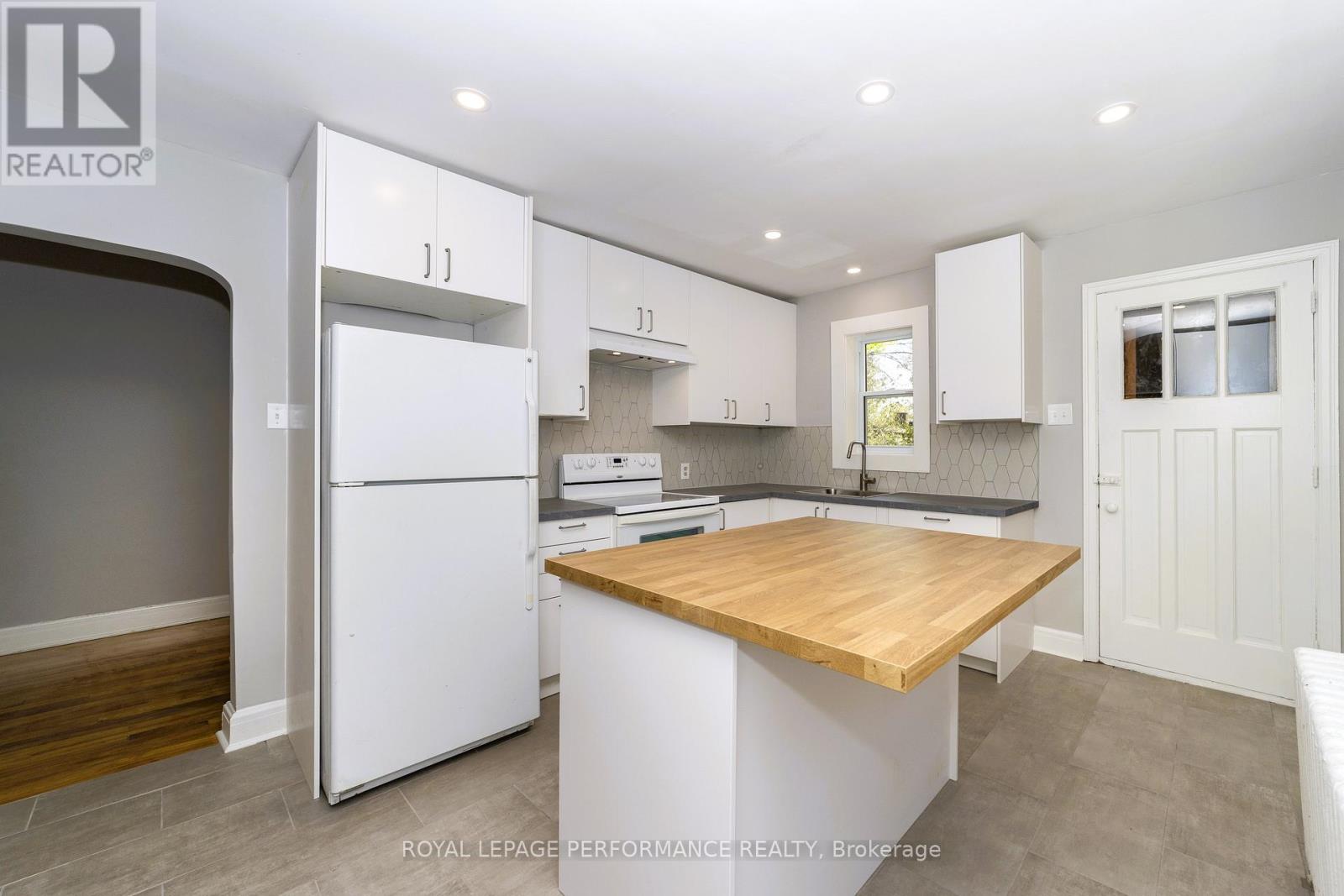 A - 17 Springfield Road, Ottawa, Ontario  K1M 1C8 - Photo 9 - X12606614