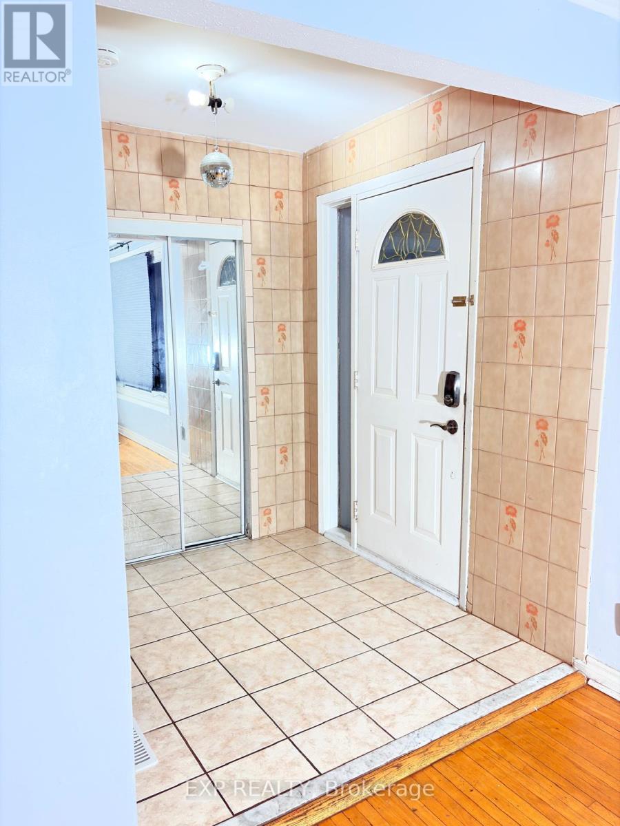 Upper Unit - 60 Seacliff Boulevard, Toronto, Ontario M9L 2G4 - Photo 39 - W12517888