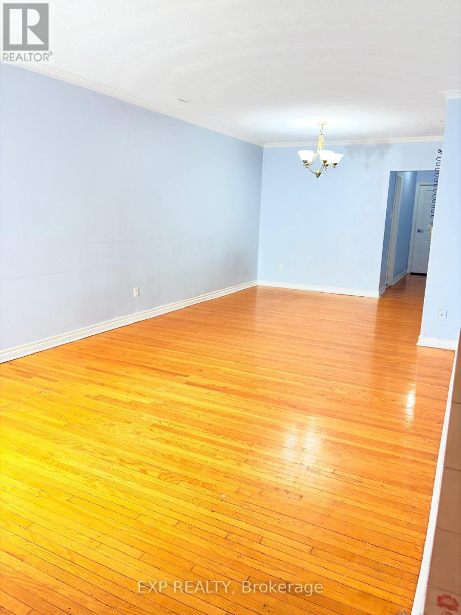 Upper Unit - 60 Seacliff Boulevard, Toronto, Ontario M9L 2G4 - Photo 40 - W12517888