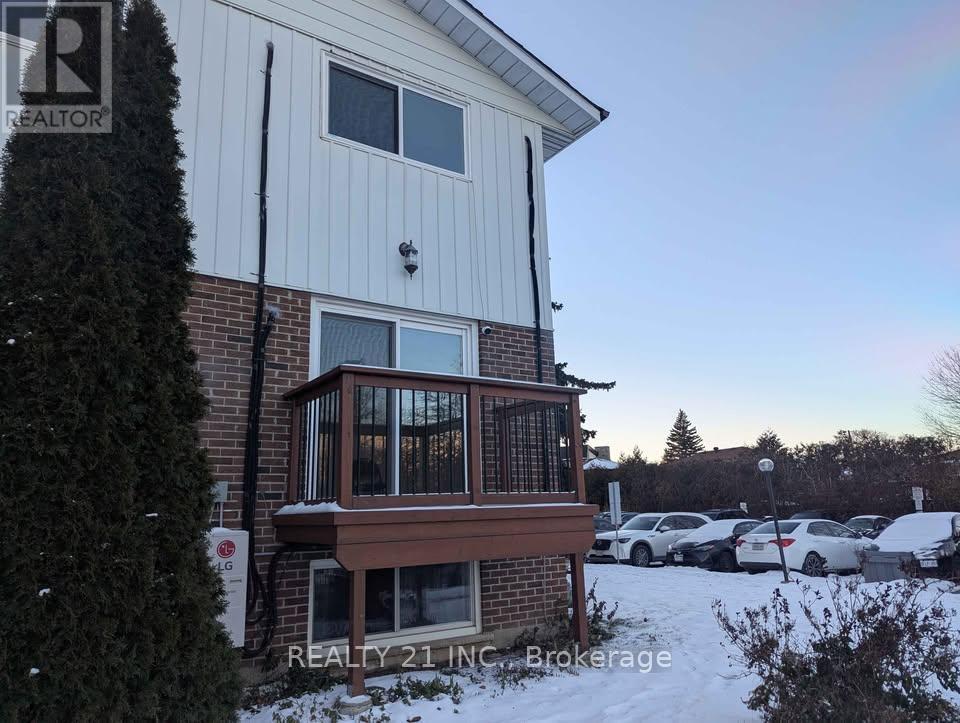 3 - 2 White Abbey Parkway, Toronto, Ontario  M1R 5A1 - Photo 2 - E12606590