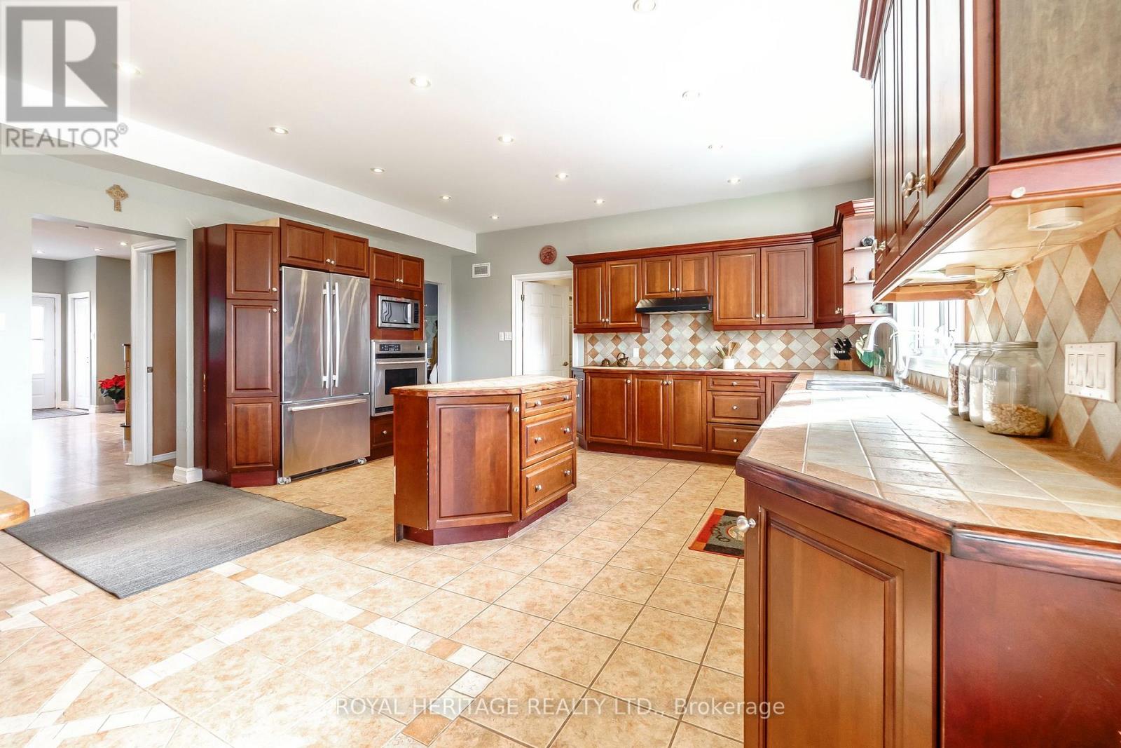 2435 Elm Tree Road, Kawartha Lakes, Ontario  K0M 1E0 - Photo 10 - X12597342