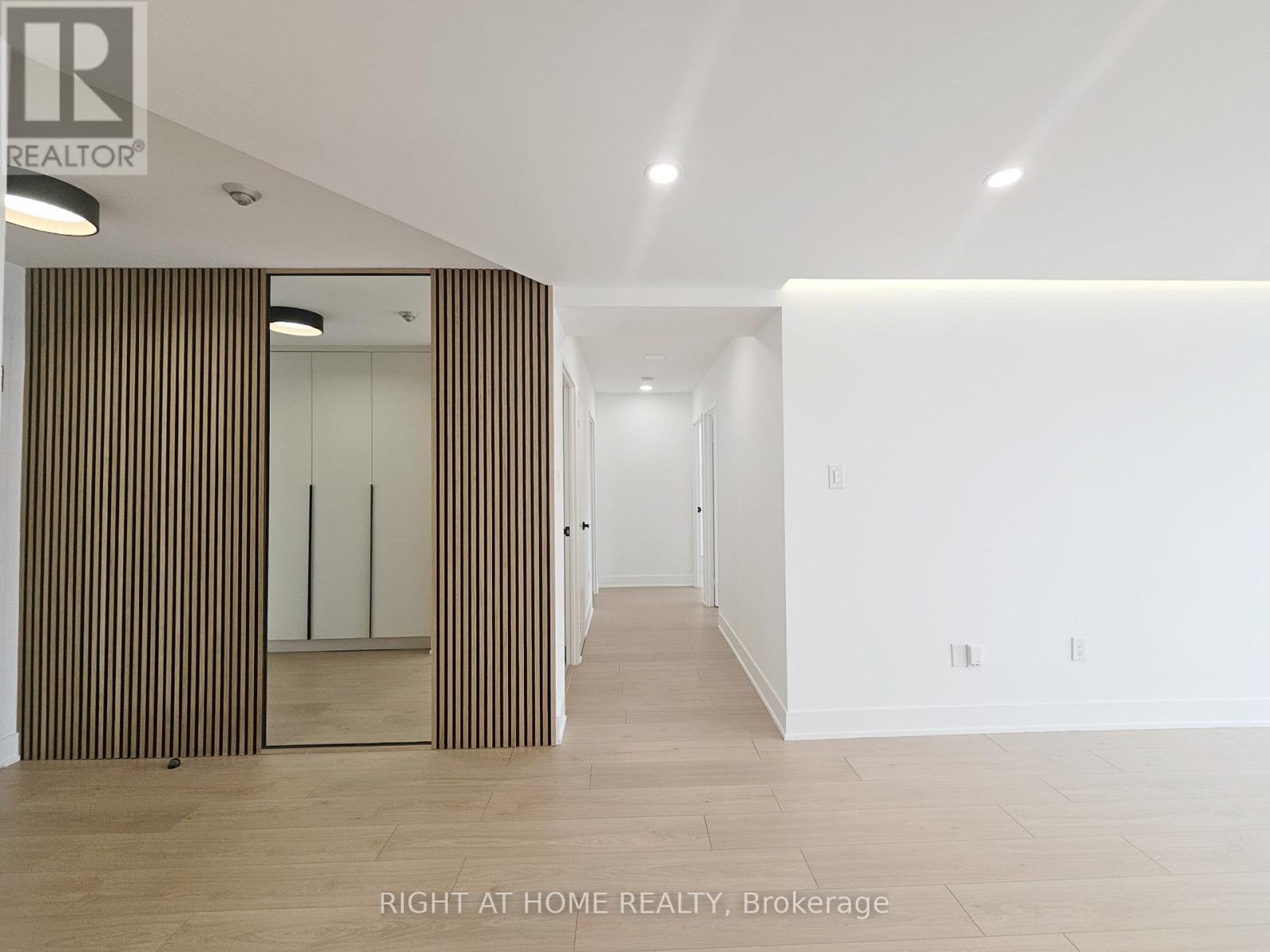 512 - 7460 Bathurst Street, Vaughan, Ontario L4J 7K9 - Photo 6 - N12593610