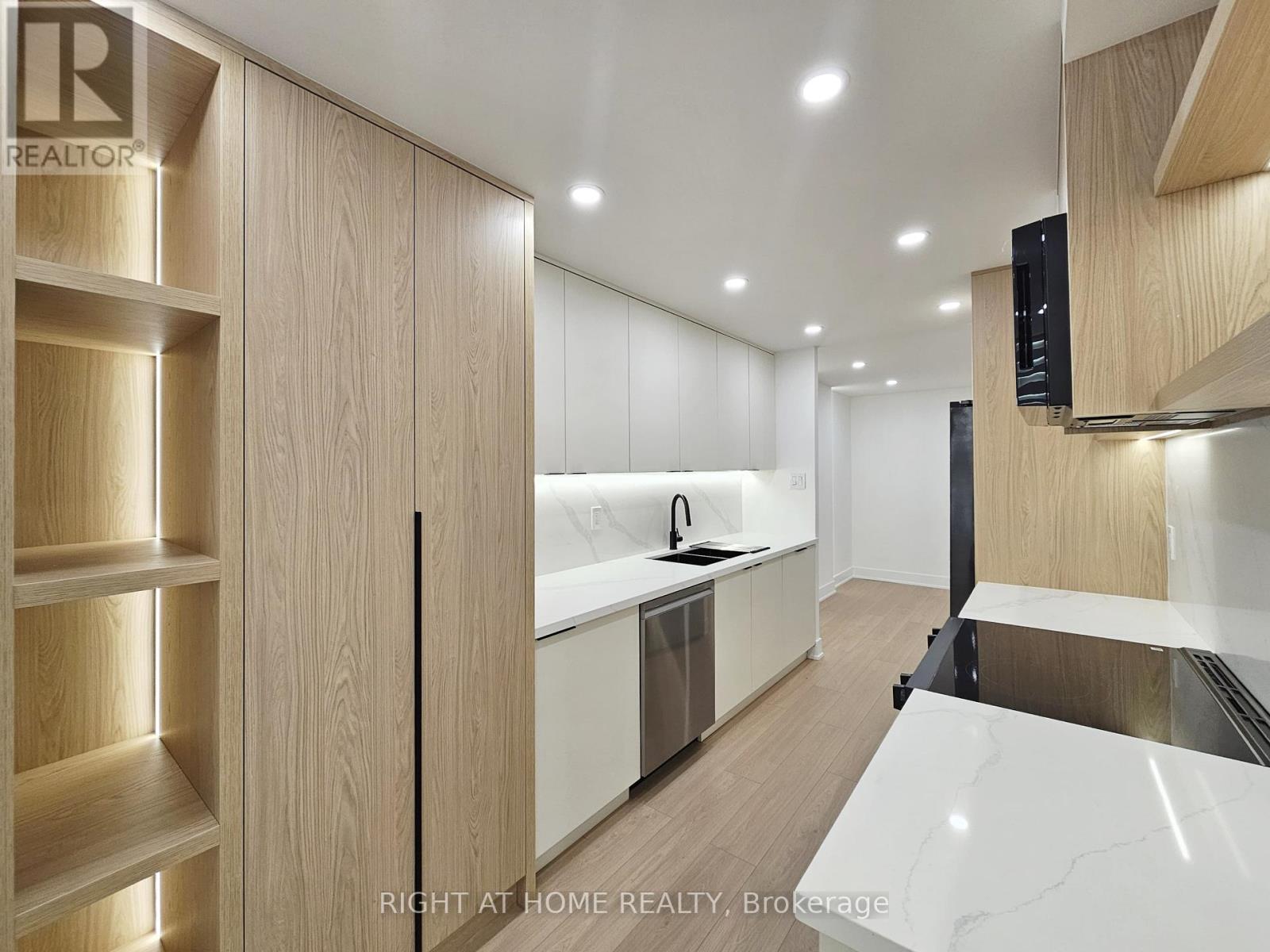 512 - 7460 Bathurst Street, Vaughan, Ontario L4J 7K9 - Photo 7 - N12593610