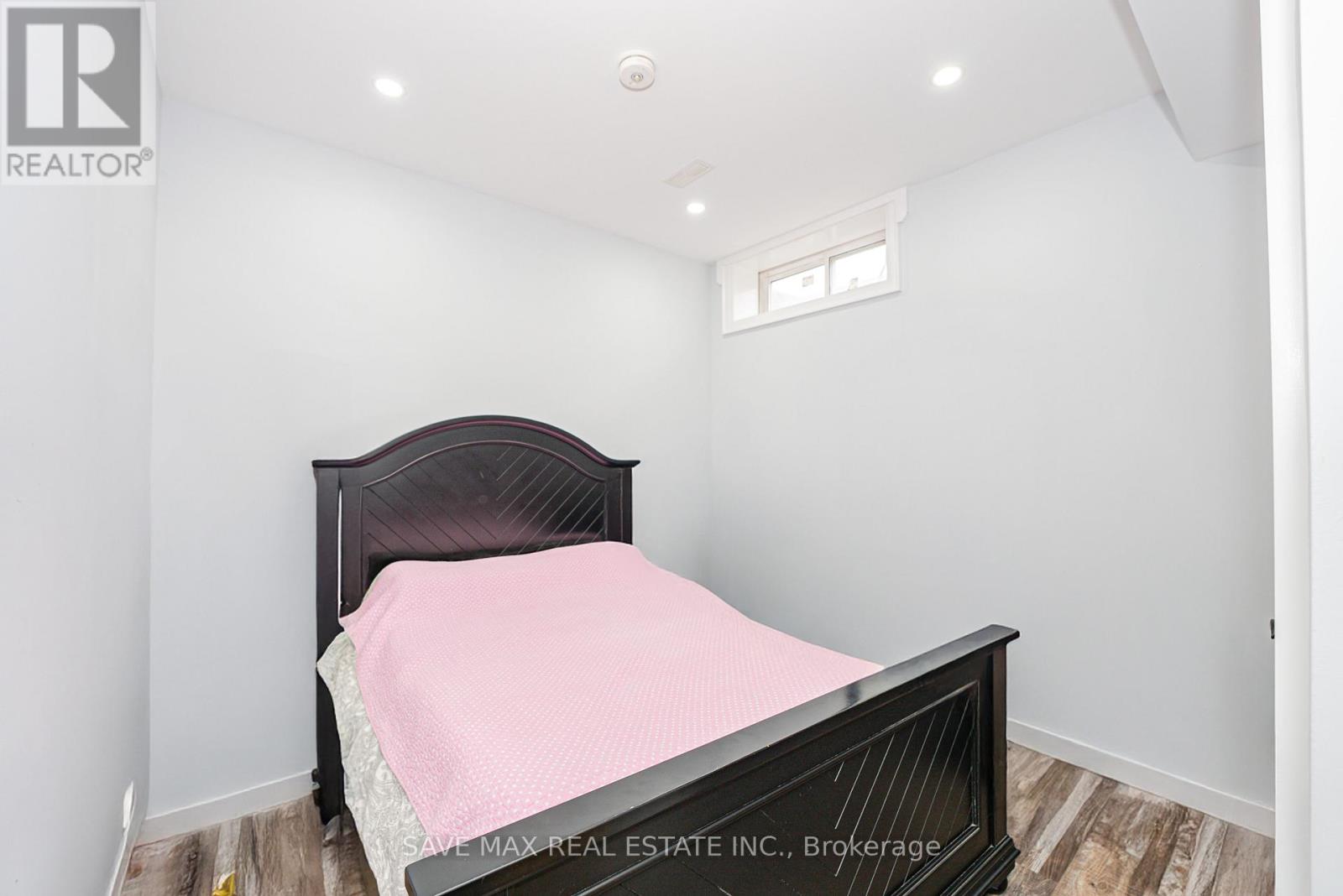 23 Hillcrest Avenue, Brampton, Ontario  L6W 1Y7 - Photo 35 - W12606438