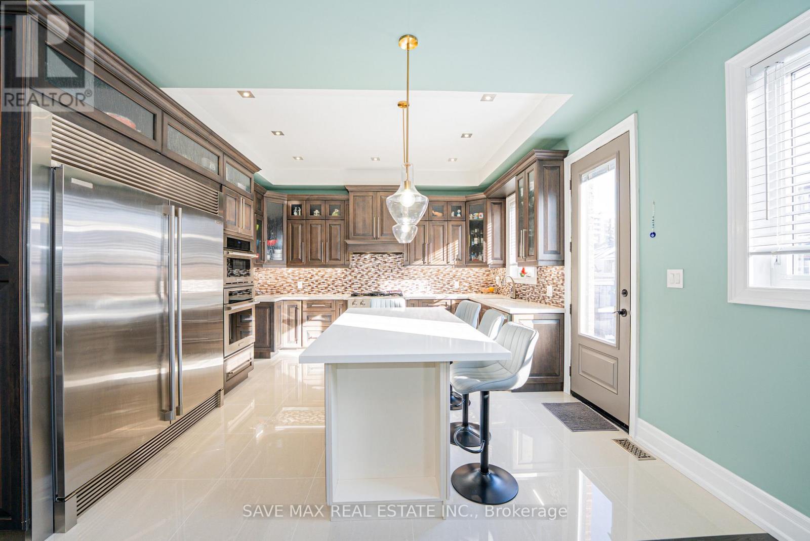 23 Hillcrest Avenue, Brampton, Ontario  L6W 1Y7 - Photo 12 - W12606438