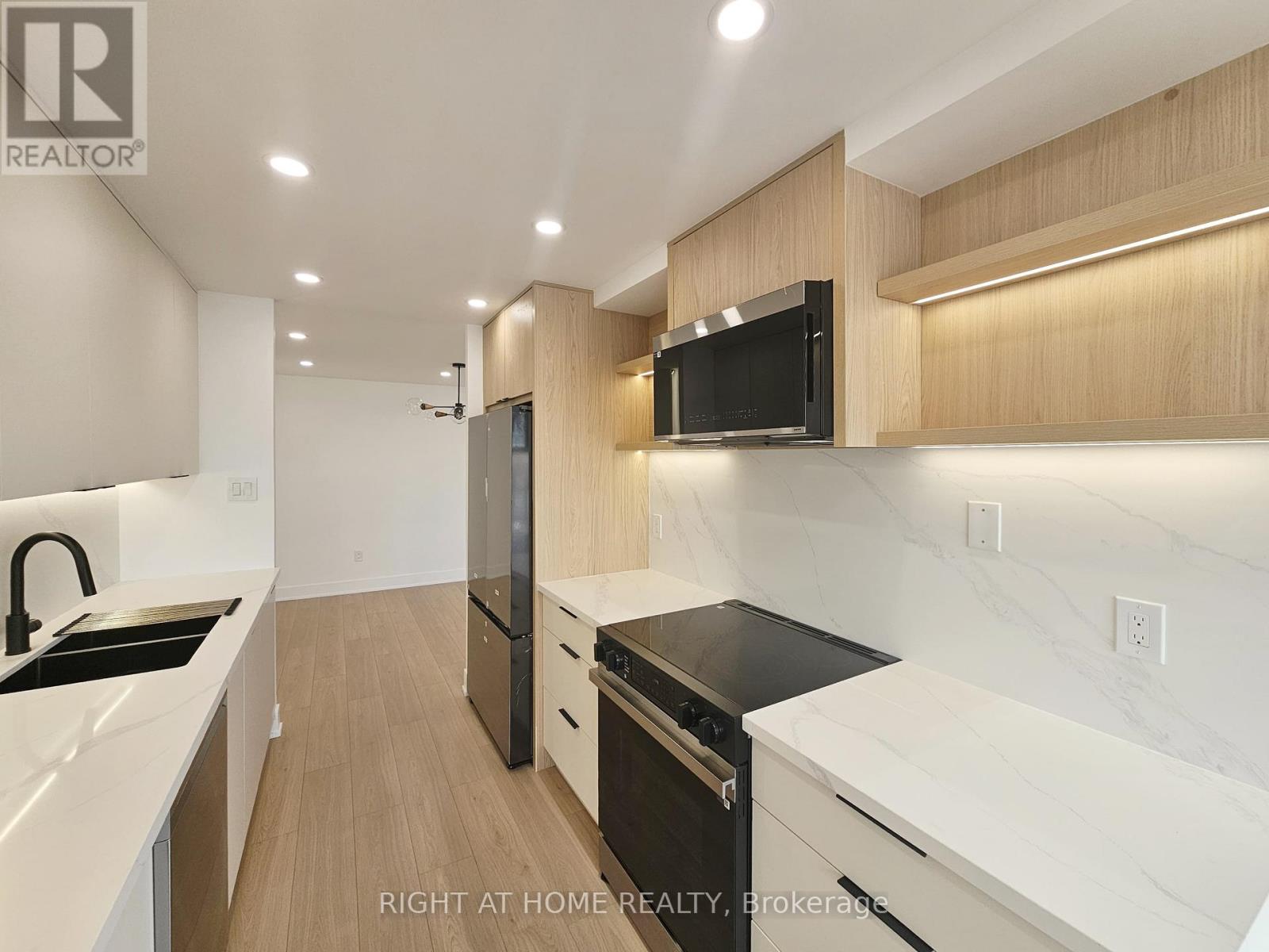 512 - 7460 Bathurst Street, Vaughan, Ontario L4J 7K9 - Photo 9 - N12593610