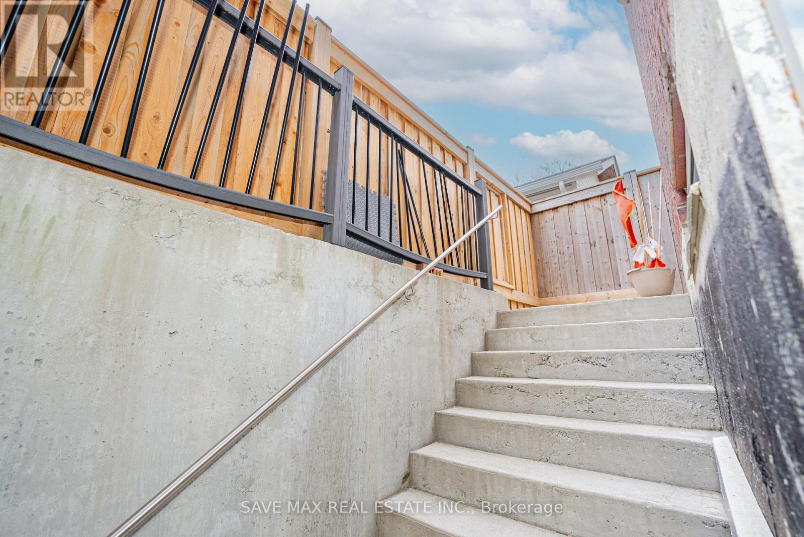 23 Hillcrest Avenue, Brampton, Ontario  L6W 1Y7 - Photo 38 - W12606438