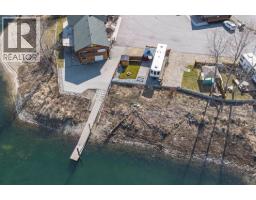 2 Clubhouse Lane North Shuswap, Lee Creek, Ca