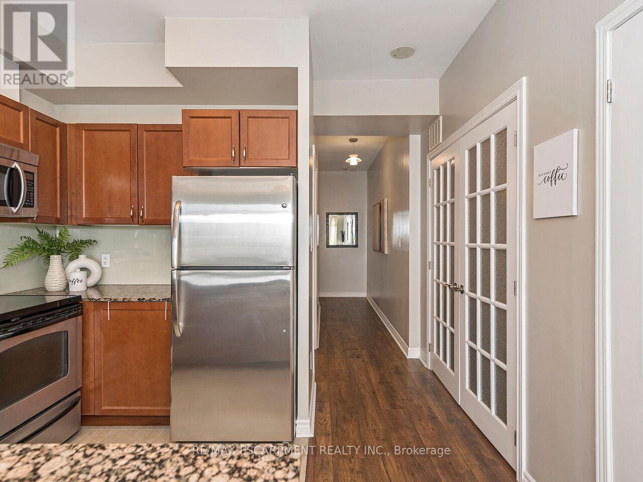 401 - 3865 Lake Shore Boulevard W, Toronto, Ontario  M8W 0A2 - Photo 12 - W12606560