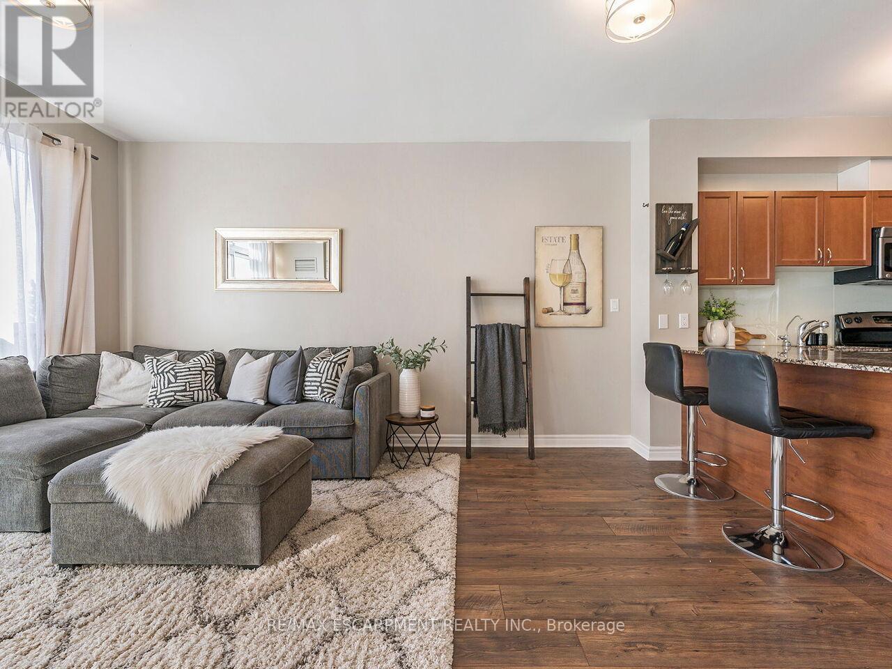 401 - 3865 Lake Shore Boulevard W, Toronto, Ontario  M8W 0A2 - Photo 3 - W12606560