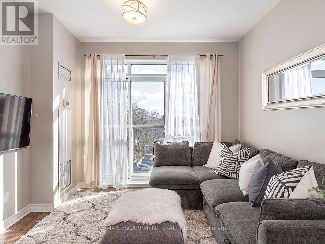 401 - 3865 Lake Shore Boulevard W, Toronto, Ontario  M8W 0A2 - Photo 5 - W12606560