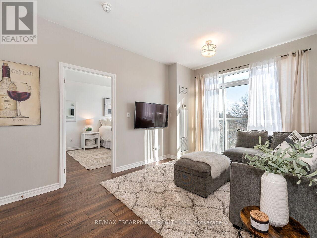 401 - 3865 Lake Shore Boulevard W, Toronto, Ontario  M8W 0A2 - Photo 6 - W12606560