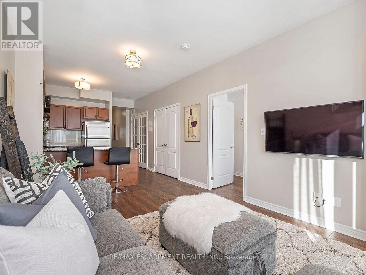 401 - 3865 Lake Shore Boulevard W, Toronto, Ontario  M8W 0A2 - Photo 8 - W12606560