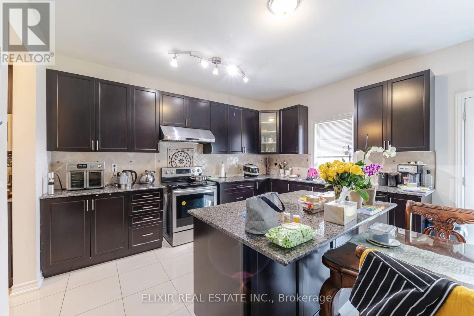 59 Lola Crescent, Brampton, Ontario L7A 4J8 - Photo 9 - W12606562