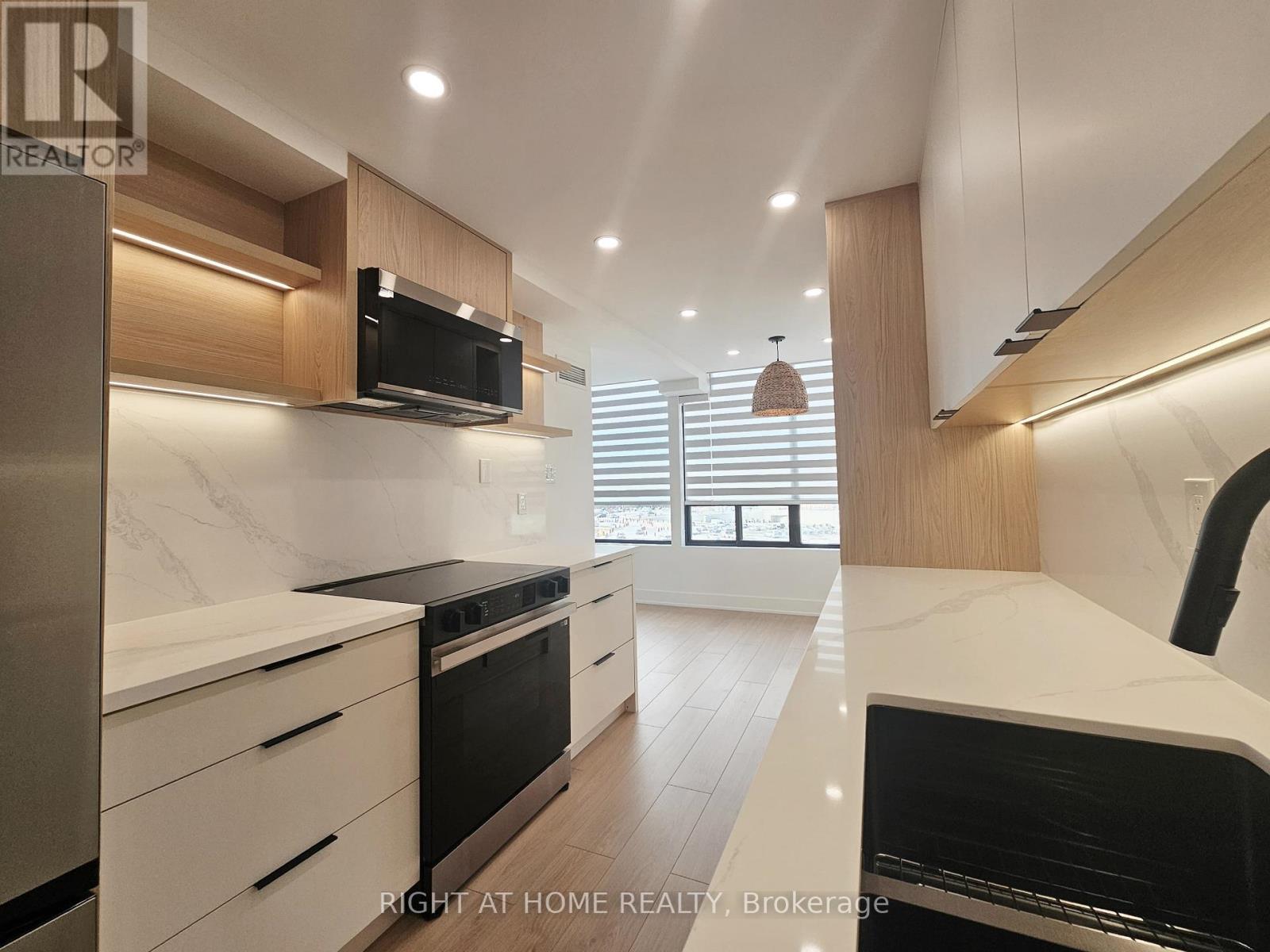 512 - 7460 BATHURST STREET, Vaughan, Ontario