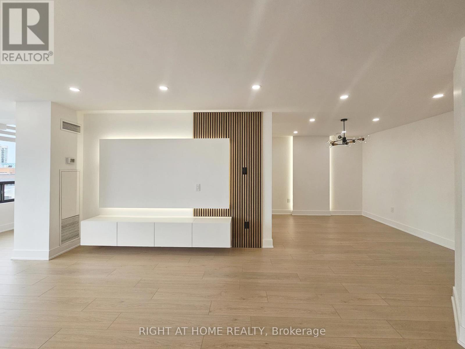 512 - 7460 Bathurst Street, Vaughan, Ontario  L4J 7K9 - Photo 4 - N12593610