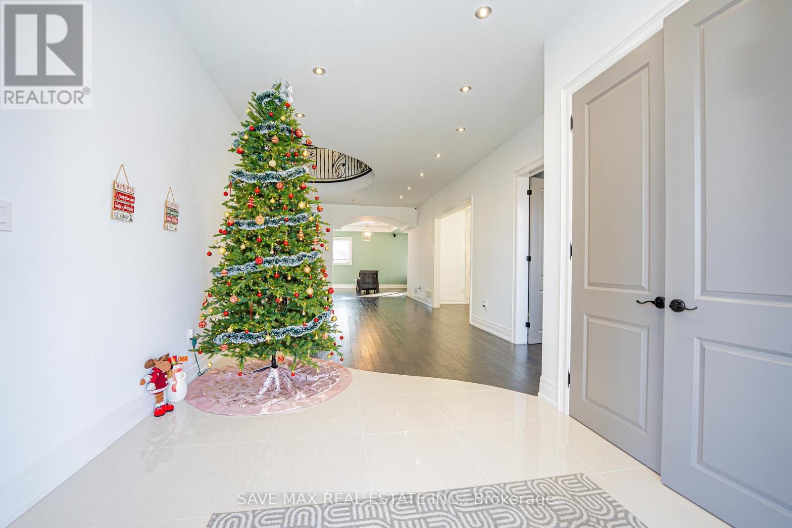 23 Hillcrest Avenue, Brampton, Ontario  L6W 1Y7 - Photo 6 - W12606438