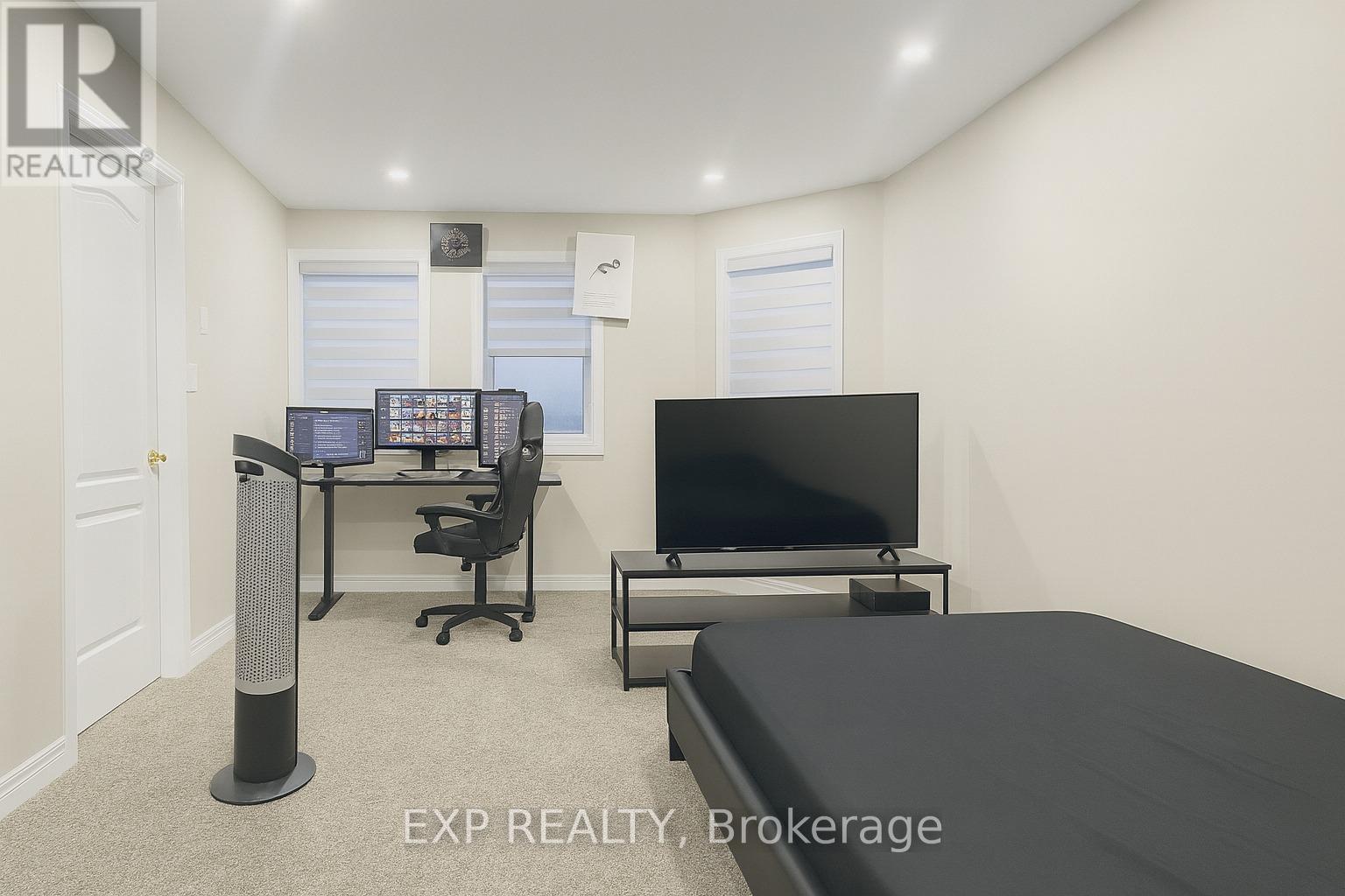 Upper - 235 Pineland Court, Waterloo, Ontario  N2T 2S3 - Photo 8 - X12598976