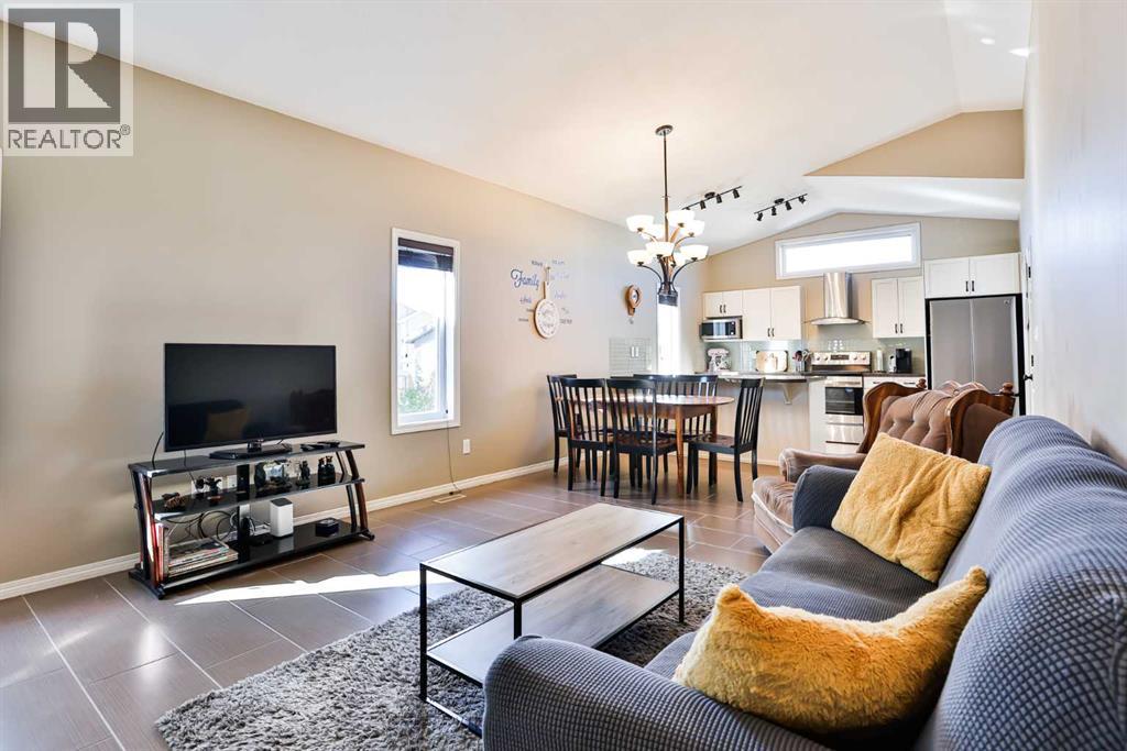 887 Keystone Meadows W, Lethbridge, Alberta  T1J 5E2 - Photo 4 - A2266365