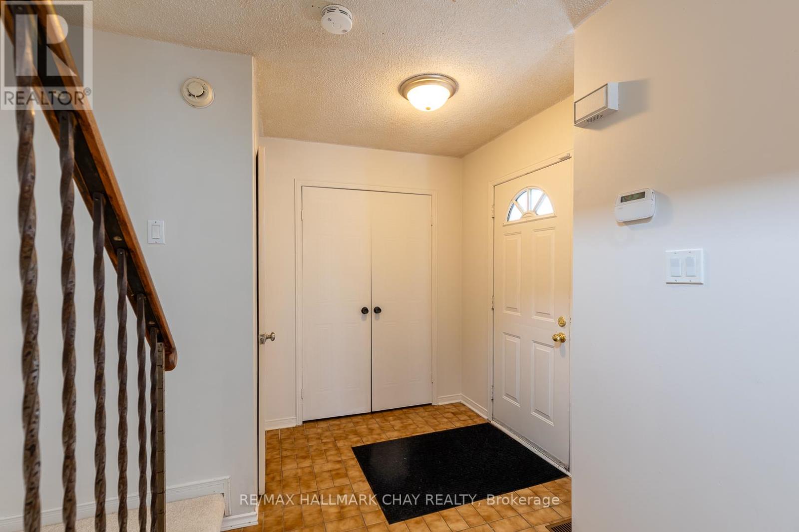 59 Garden Drive, Barrie (Allandale Heights), Ontario  L4N 5T8 - Photo 4 - S12606632