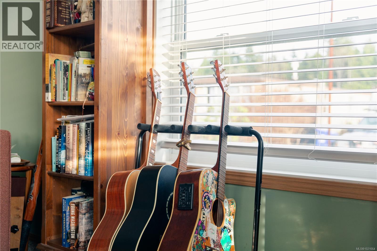 421 Humpback Pl, Ucluelet, British Columbia V0R 3A0 - Photo 11 - 1021664