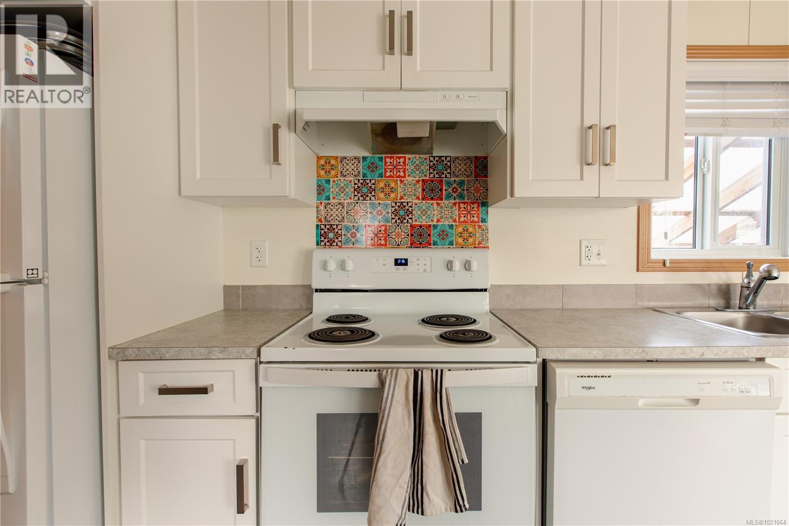 421 Humpback Pl, Ucluelet, British Columbia V0R 3A0 - Photo 27 - 1021664