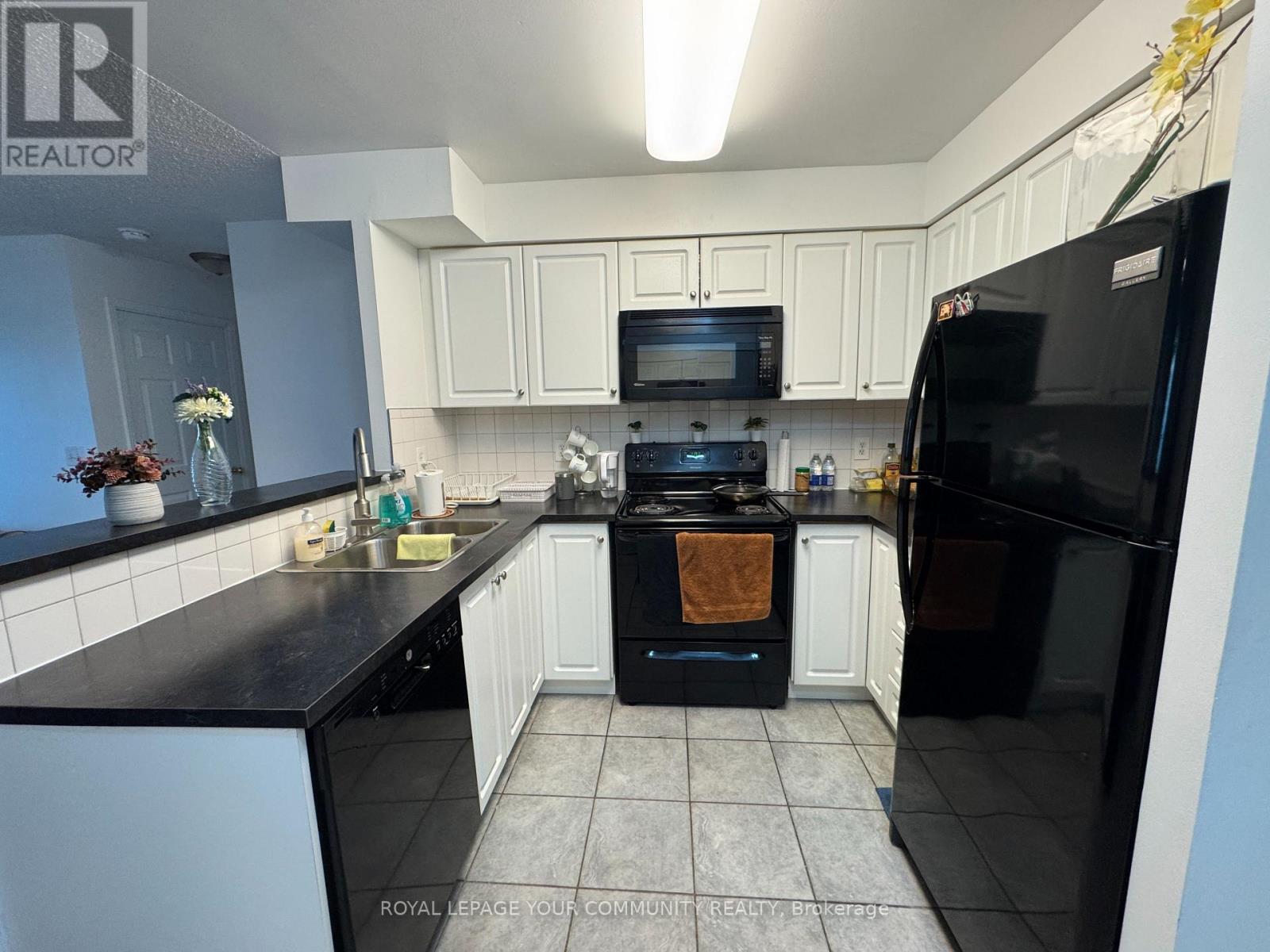 816 - 17 Michael Power Place, Toronto, Ontario  M9A 5G5 - Photo 7 - W12606642