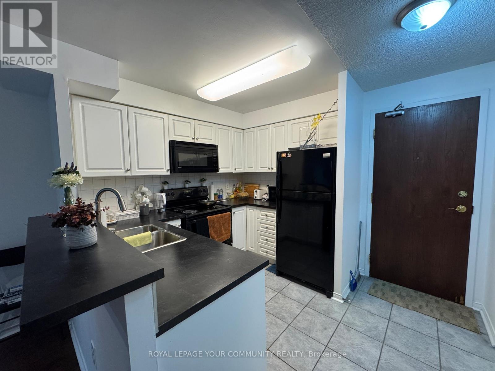 816 - 17 Michael Power Place, Toronto, Ontario  M9A 5G5 - Photo 8 - W12606642