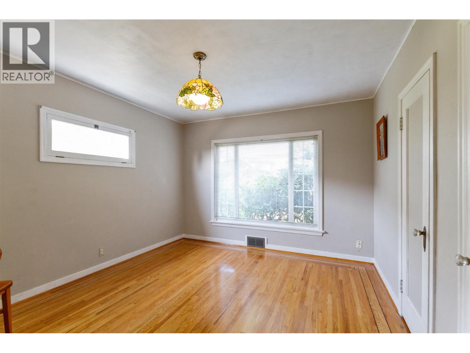 1602 Tenth Avenue, New Westminster, British Columbia  V3M 3J3 - Photo 9 - R3072217