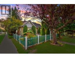 1602 TENTH AVENUE, New Westminster, British Columbia